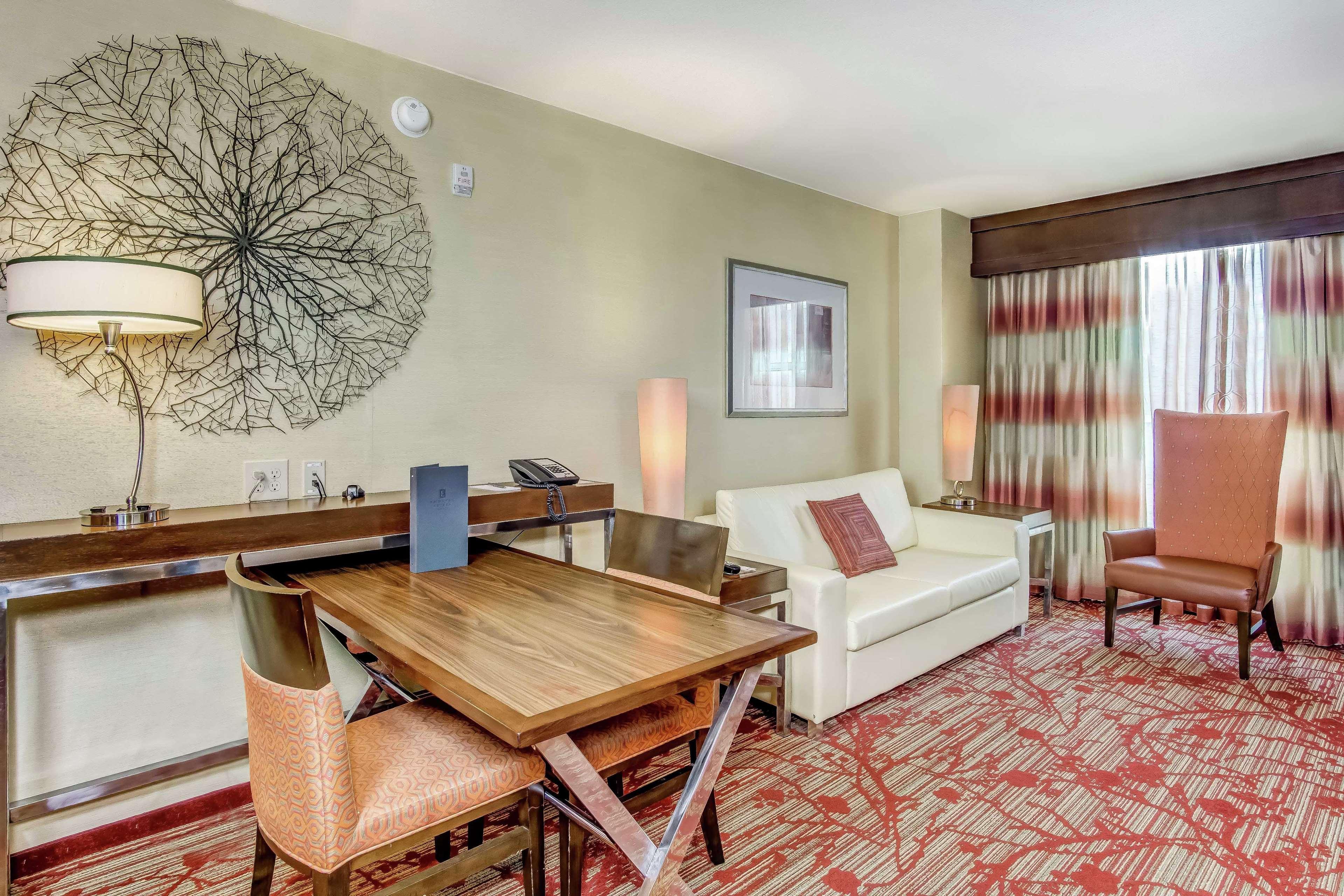 Embassy Suites Atlanta - Kennesaw Town Center Екстериор снимка