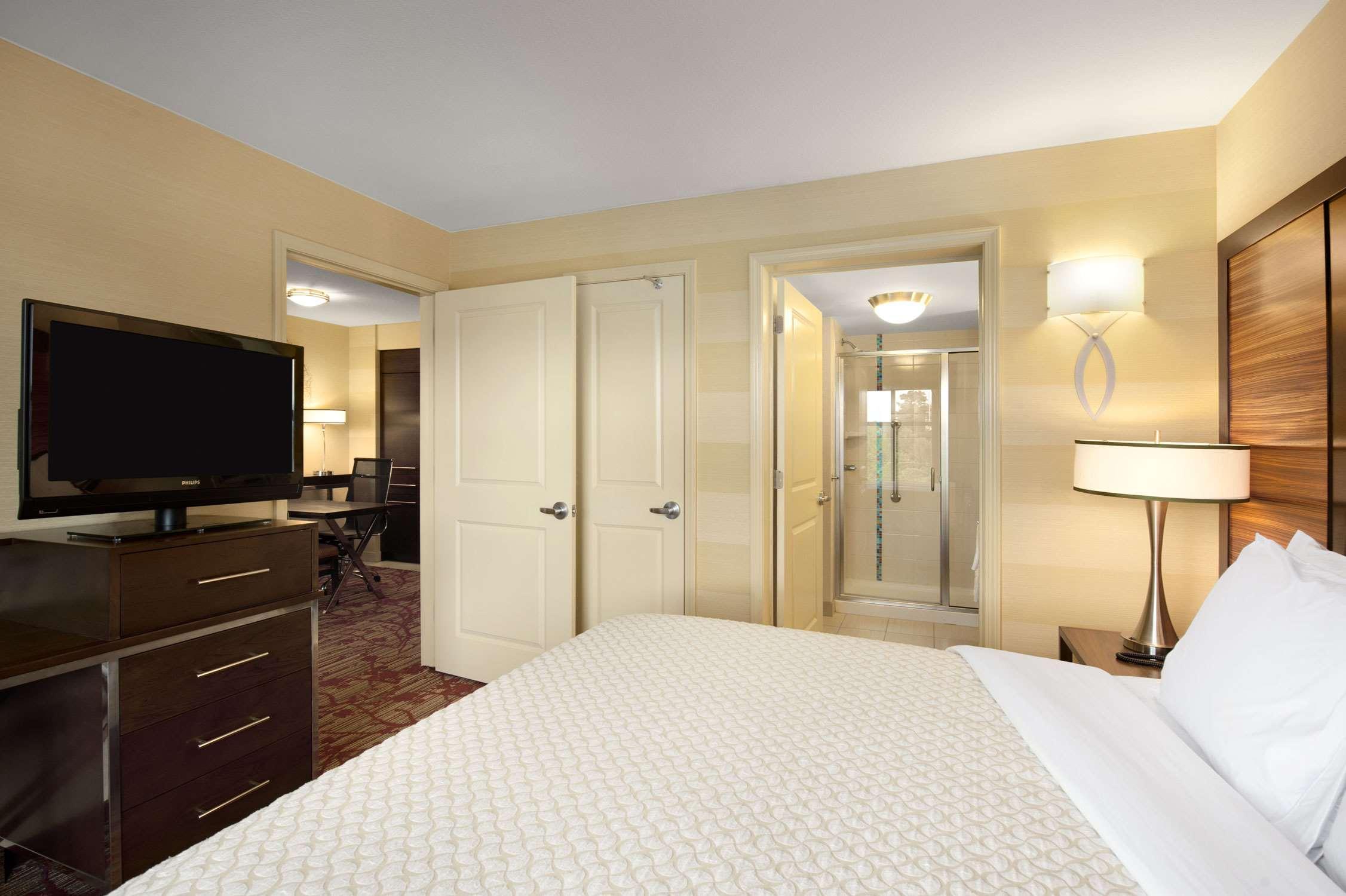 Embassy Suites Atlanta - Kennesaw Town Center Стая снимка